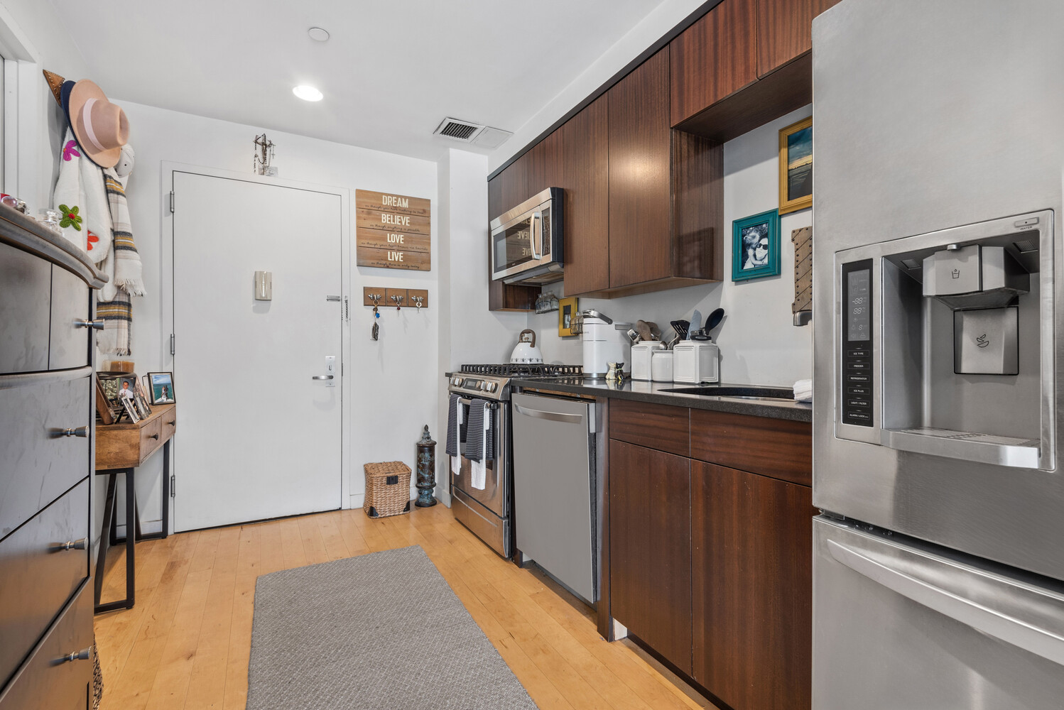 215 Avenue B 4C E. Greenwich Village New York NY 10009