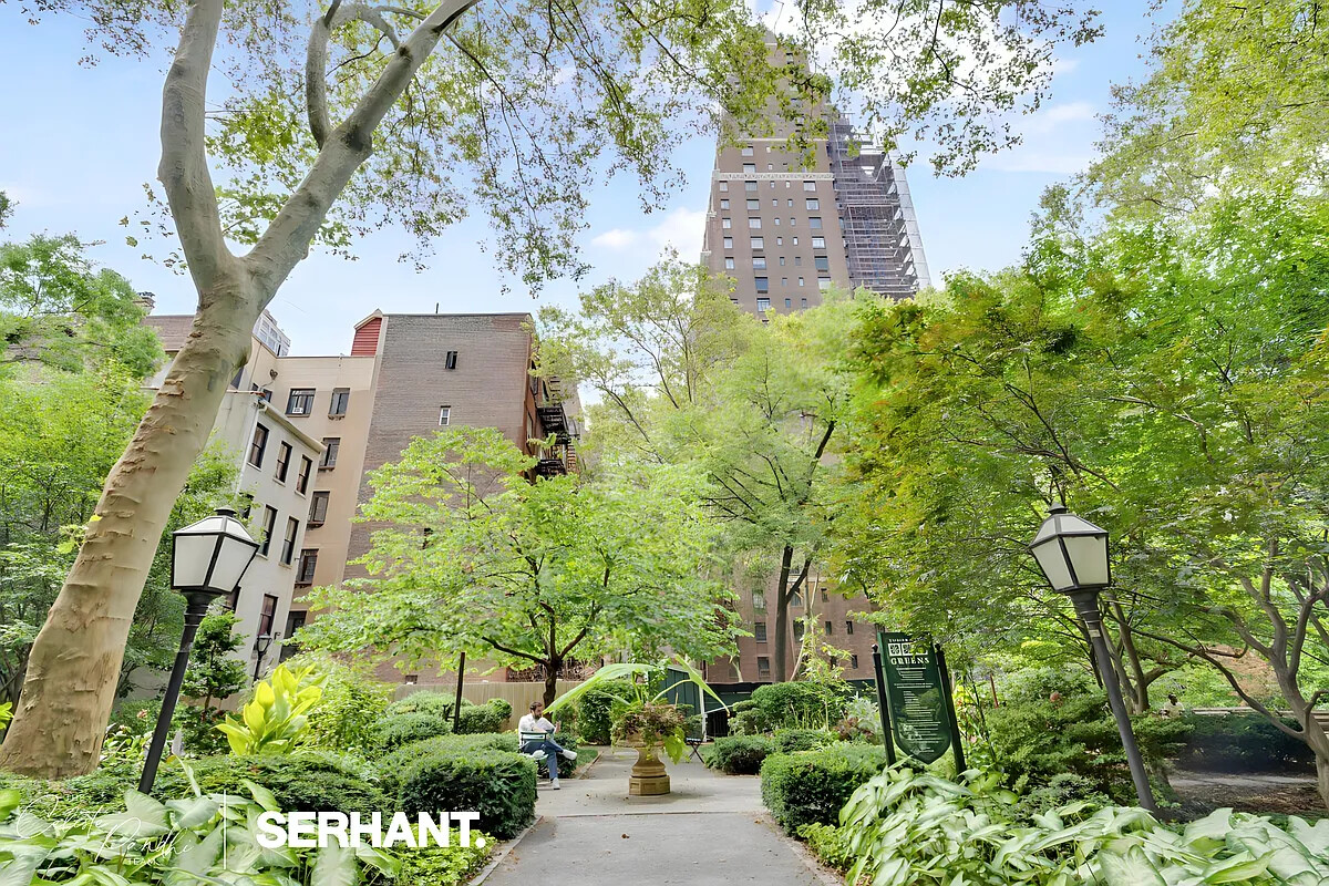 320 East 42nd Street 2318 Tudor City New York NY 10017