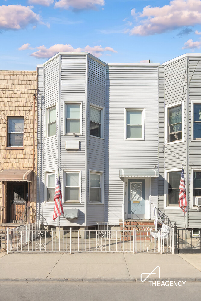 35 Hausman Street Greenpoint Brooklyn NY 11222