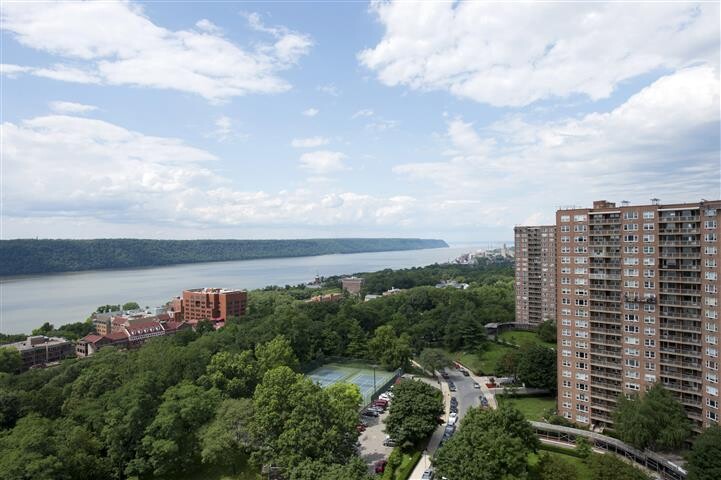 5700 Arlington Avenue 5M Riverdale Bronx NY 10471