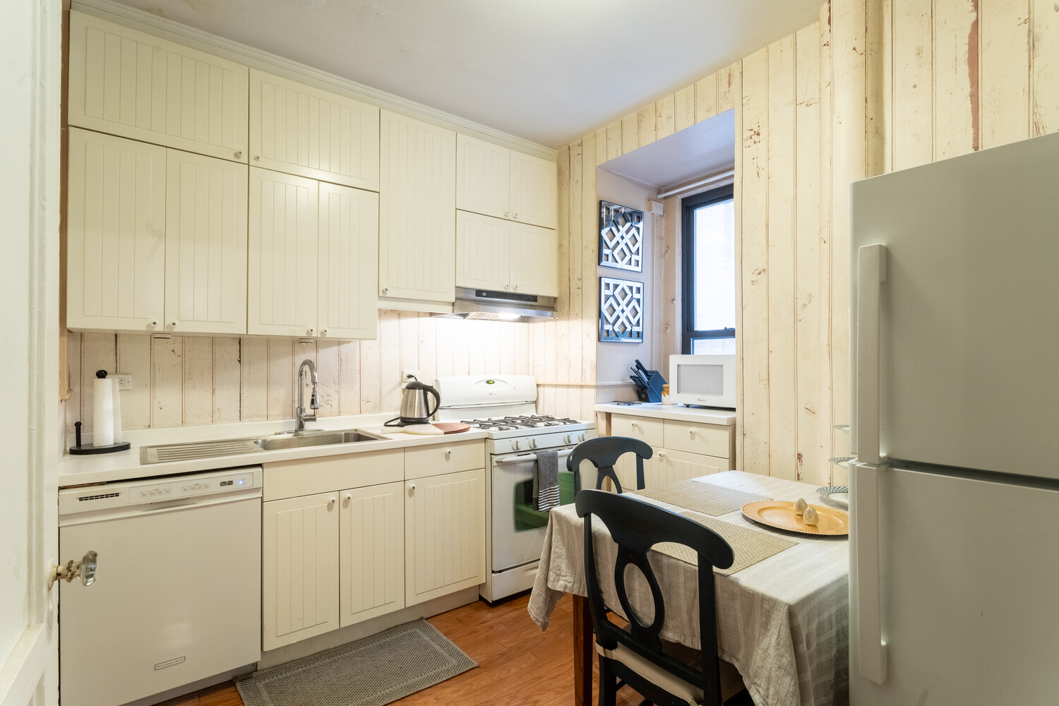 205 West 57th Street 2CB Midtown West New York NY 10019