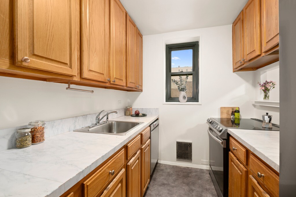 684 Washington Street W. Greenwich Village New York NY 10014