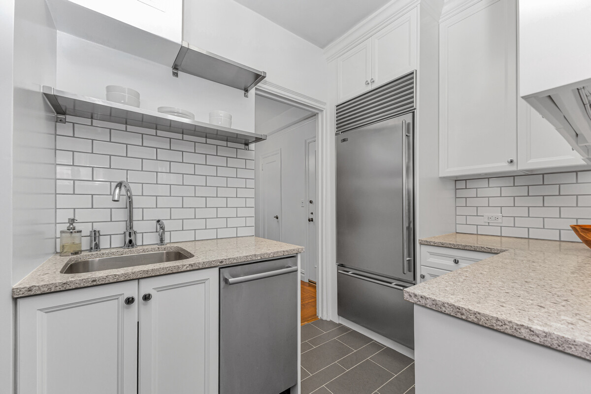 11 West 69th Street 2B Lincoln Square New York NY 10023