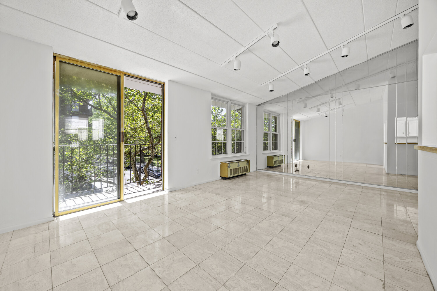 10106 4th Avenue 26E Fort Hamilton Brooklyn NY 11209