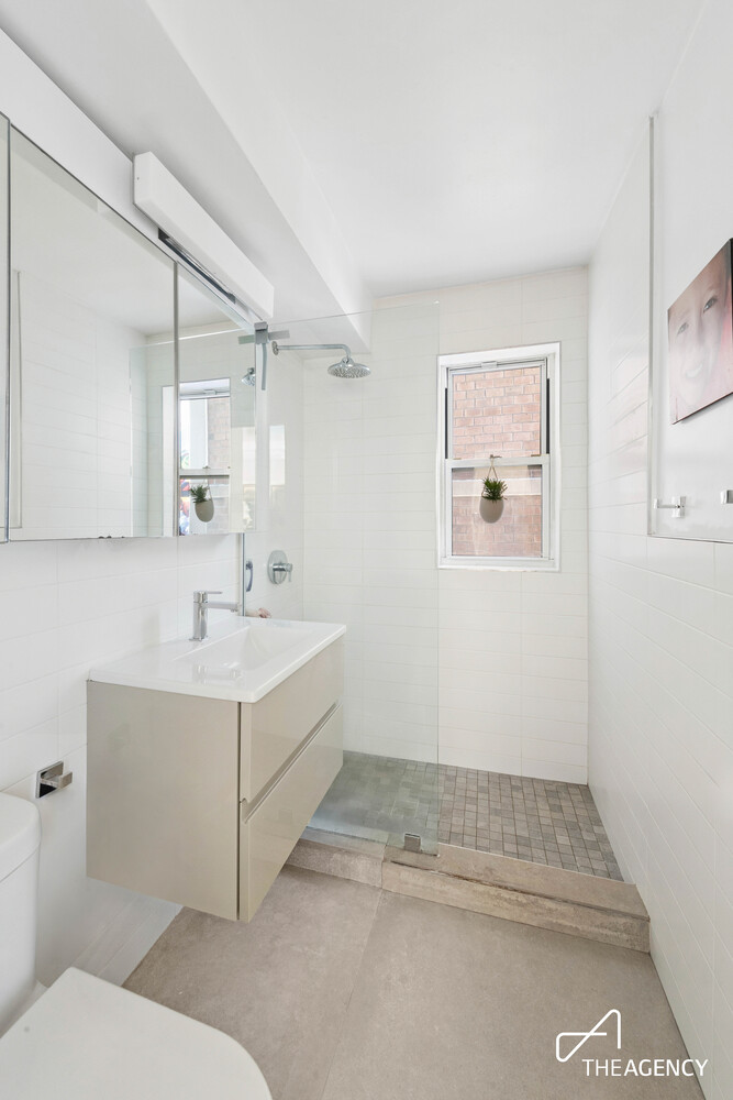 321 East 45th Street 7G Turtle Bay New York NY 10017