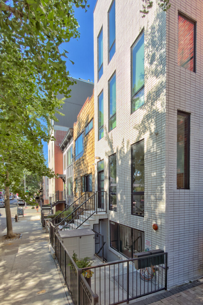 286 Manhattan Avenue TH Williamsburg Brooklyn NY 11211