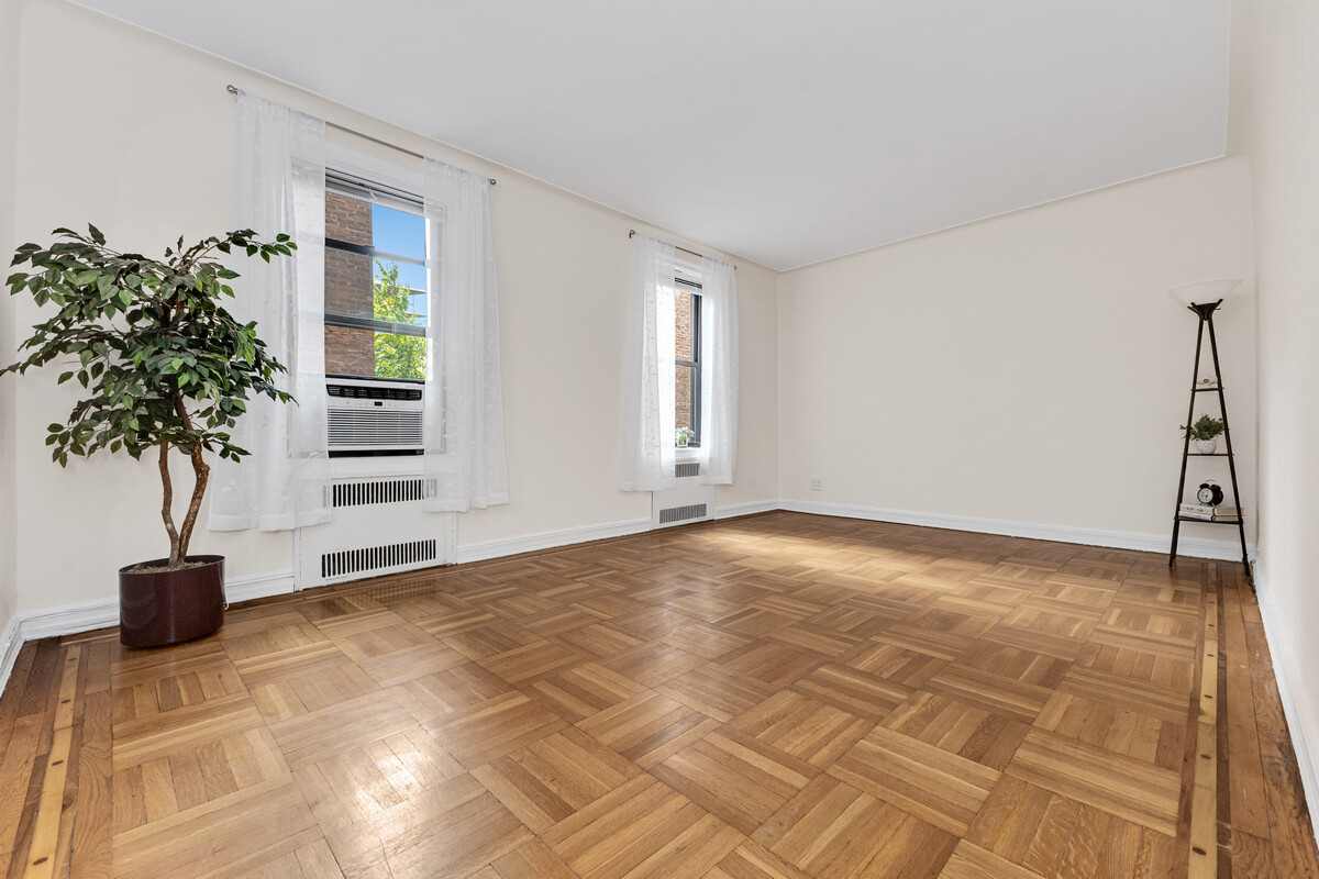 83-80 118th Street 2M Kew Gardens Queens NY 11415