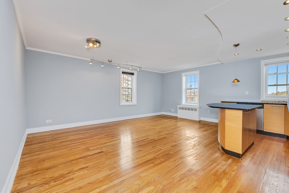 139-09 84th Drive 605 Briarwood Queens NY 11435