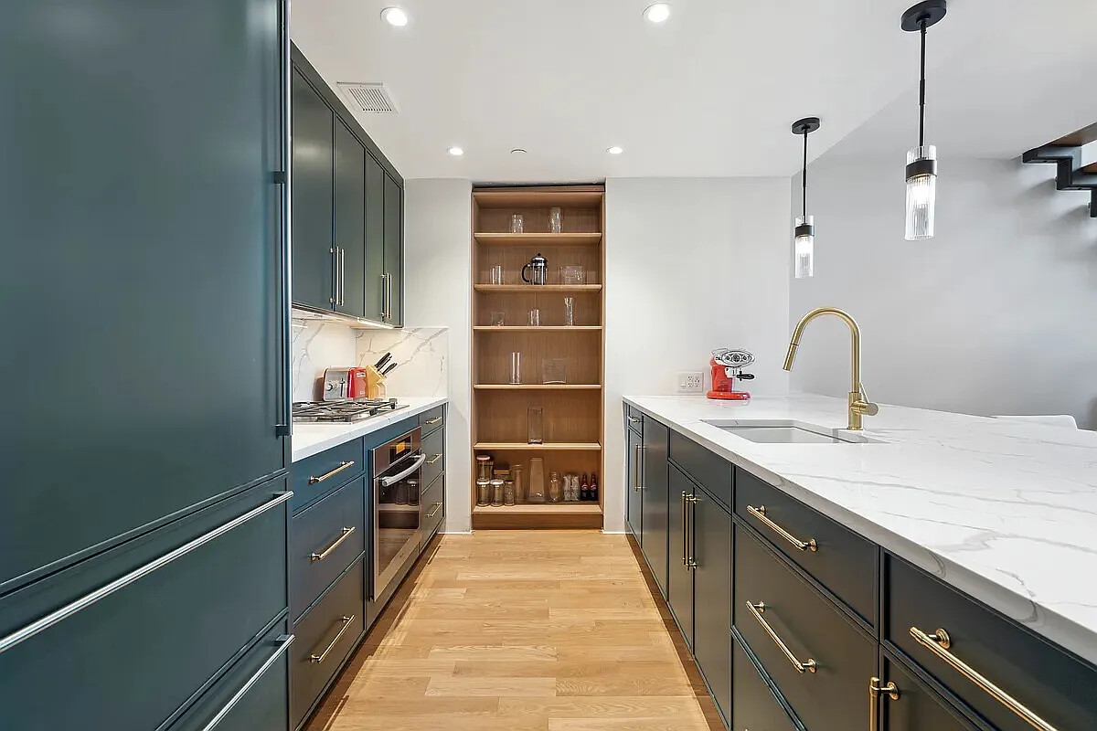464 West 44th Street Clinton New York NY 10036