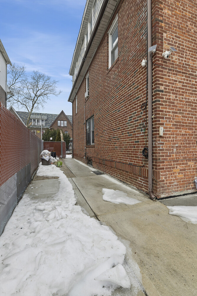 33-25 71st Street Jackson Heights Queens NY 11372