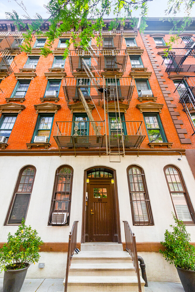 88 Horatio Street APT3B W. Greenwich Village New York NY 10014