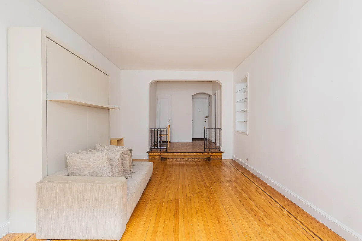 25 Minetta Lane 1F Greenwich Village New York NY 10012