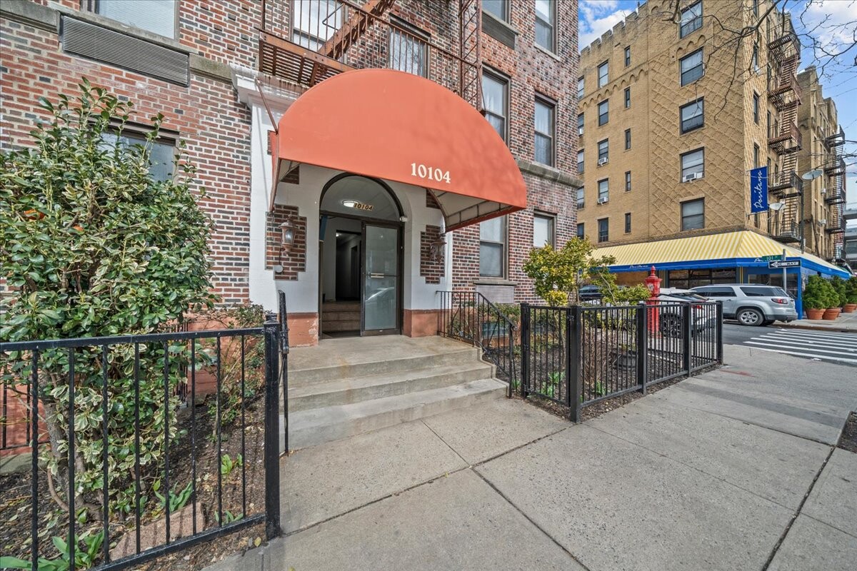 10104 4th Avenue 4D Fort Hamilton Brooklyn NY 11209