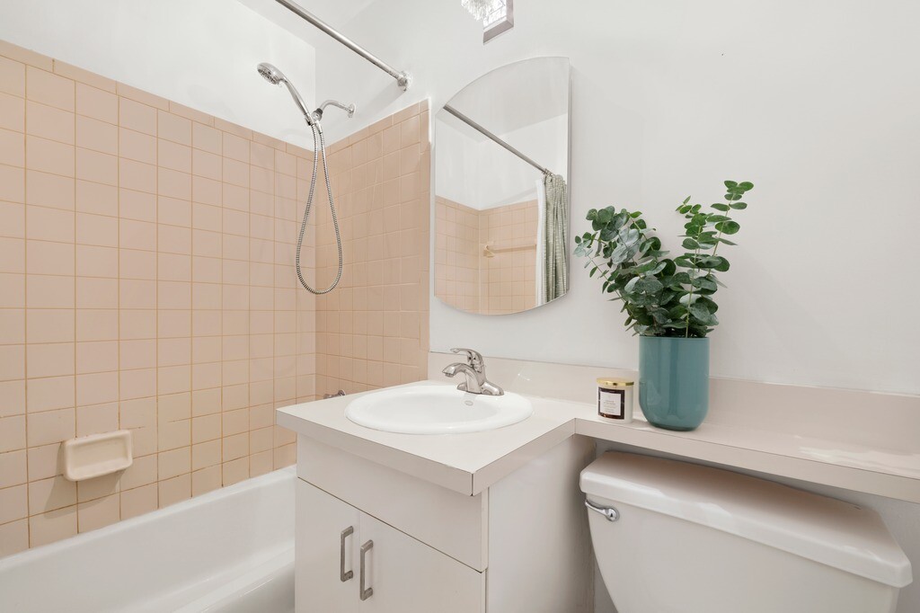 684 Washington Street W. Greenwich Village New York NY 10014