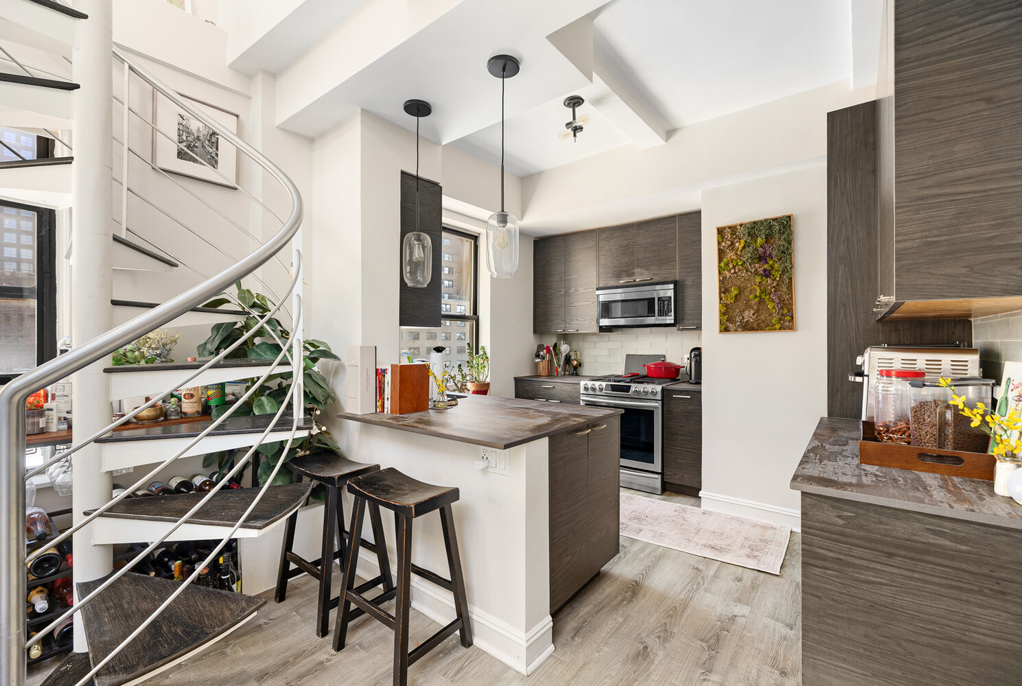 321 West 55th Street 93 Clinton New York NY 10019