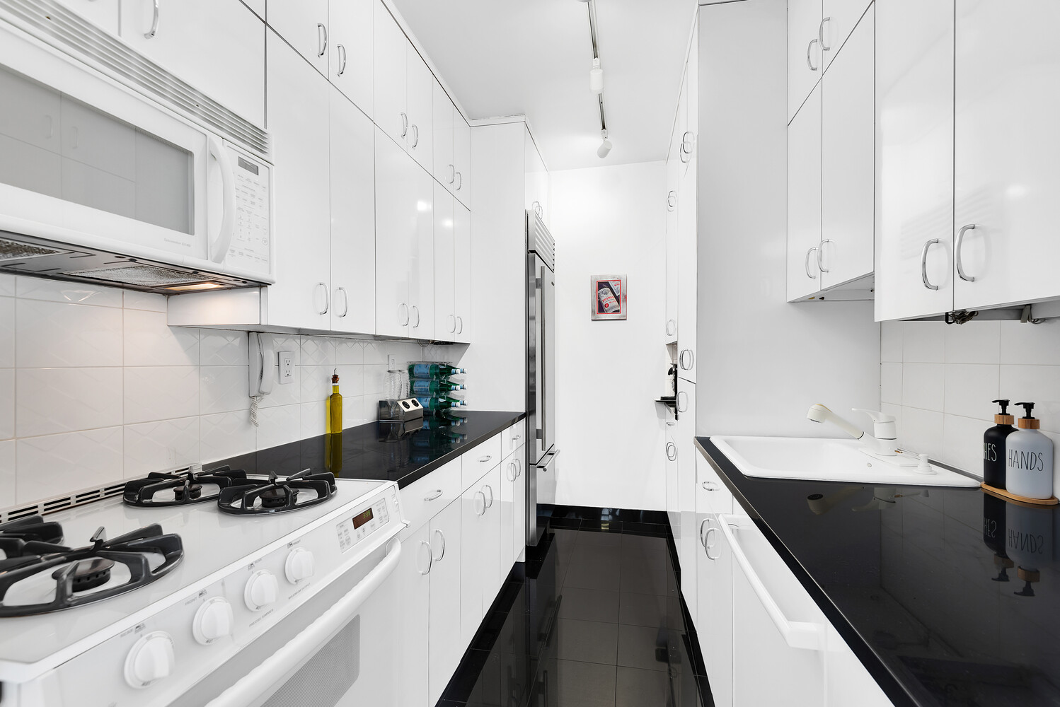 303 East 43rd Street 25B Turtle Bay New York NY 10017
