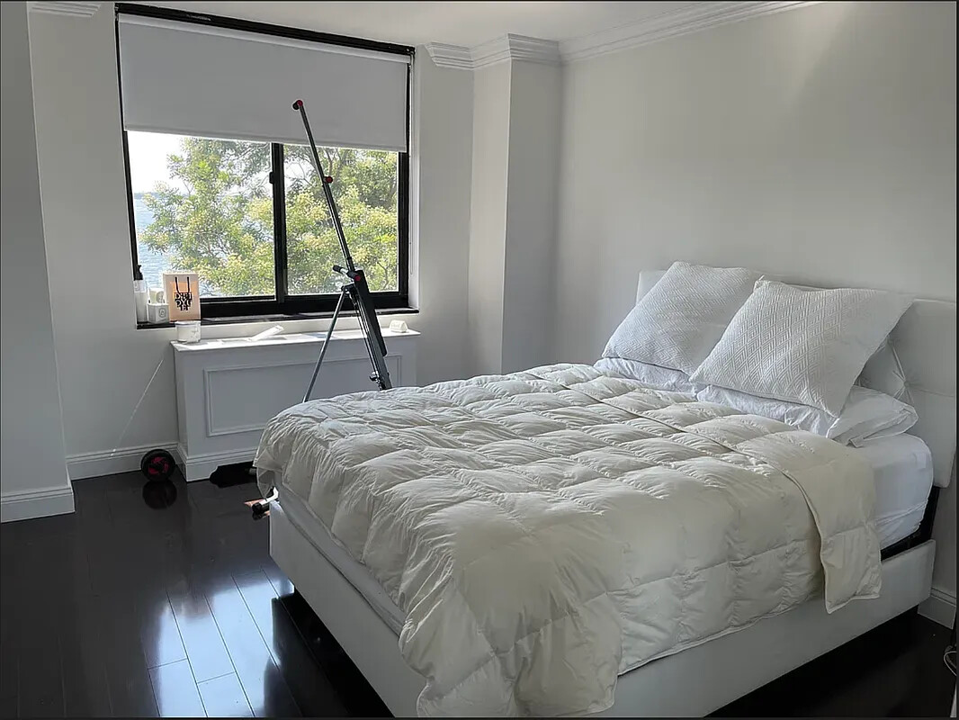 377 Rector Place 4L Battery Park City New York NY 10280