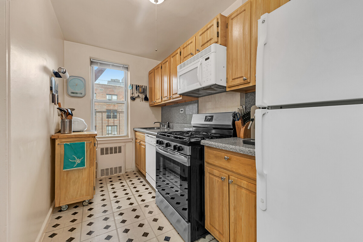 66-33 Yellowstone Blvd. 5B Forest Hills Queens NY 11375