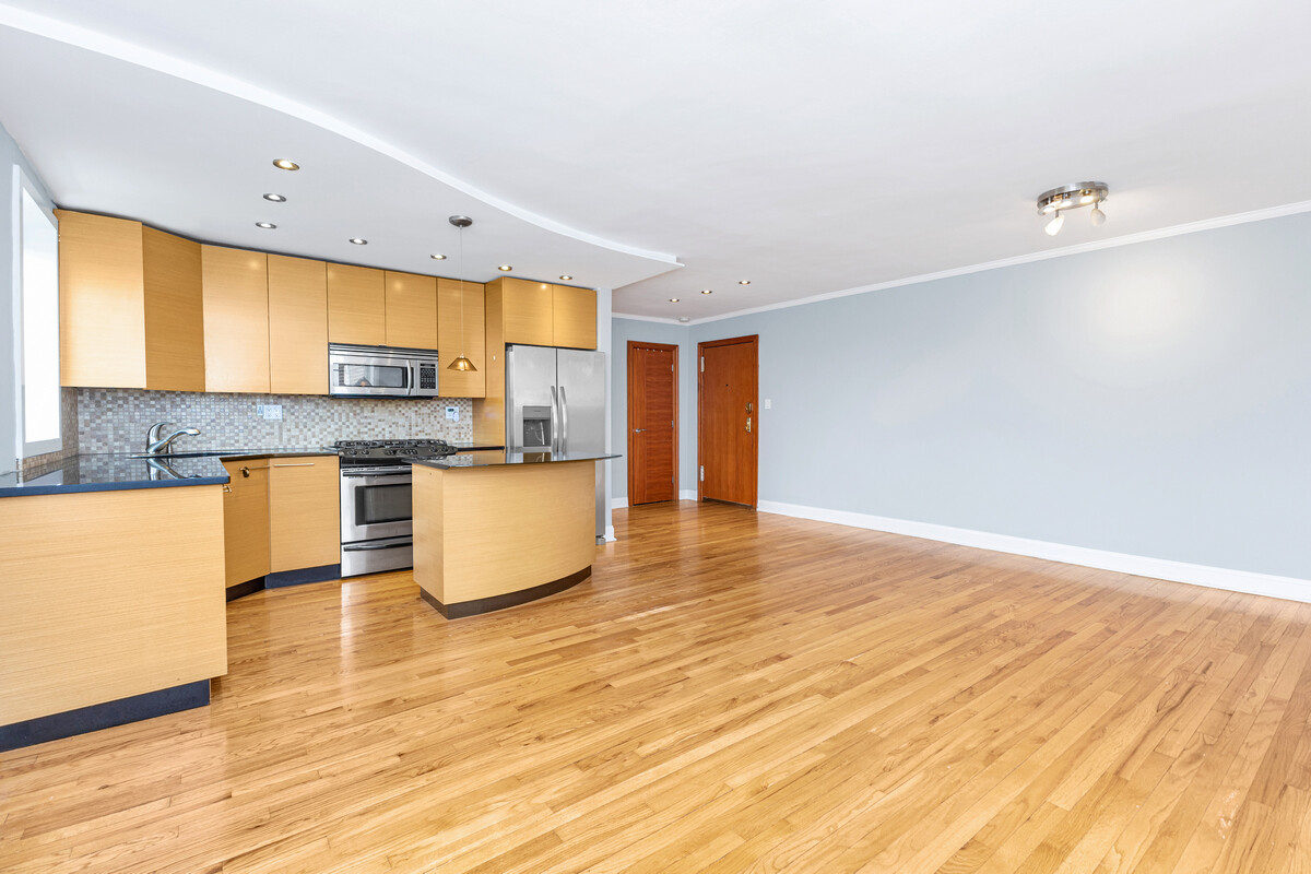 139-09 84th Drive 605 Briarwood Queens NY 11435