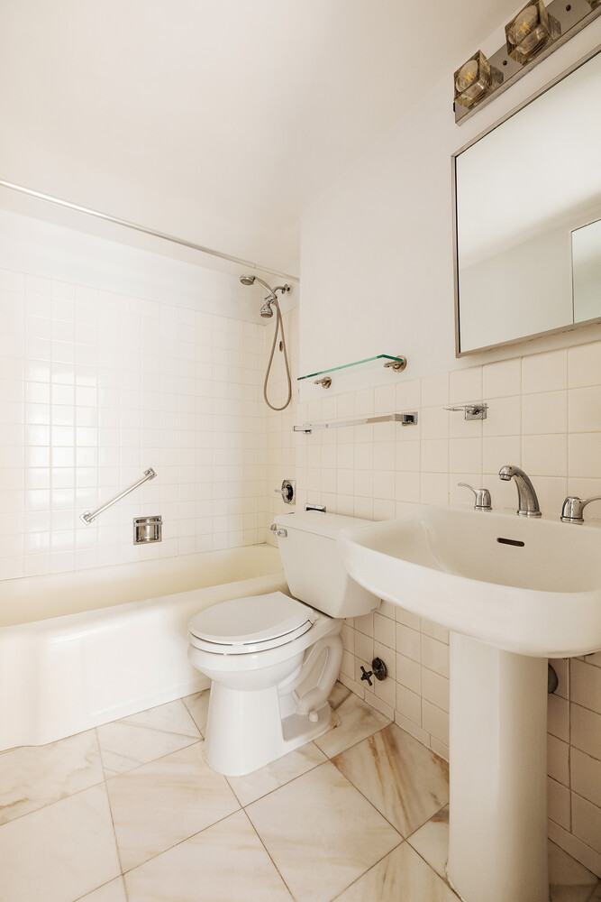 2 Fifth Avenue 17D Greenwich Village New York NY 10011