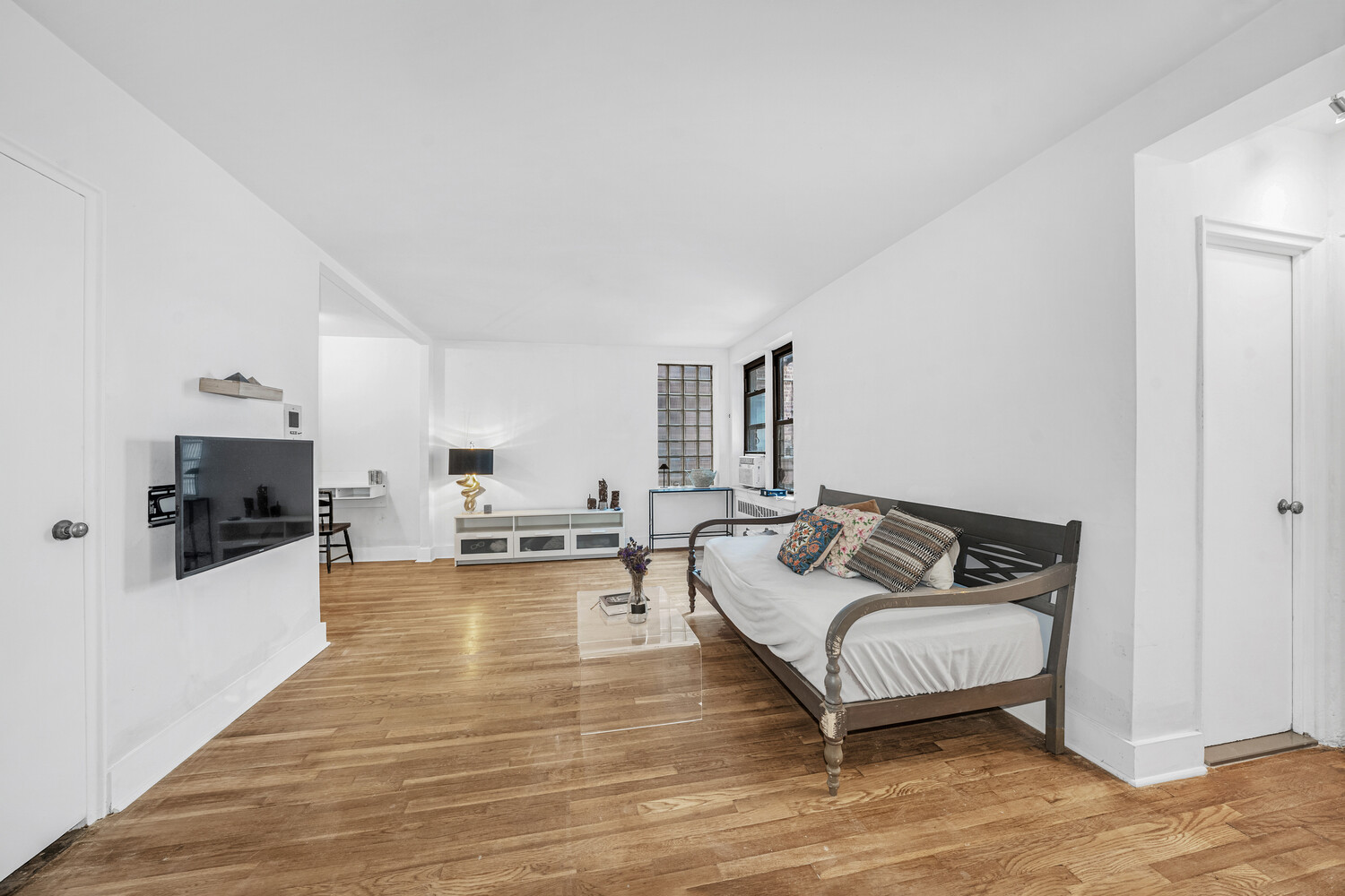 54 East 8th Street 3L Greenwich Village New York NY 10003