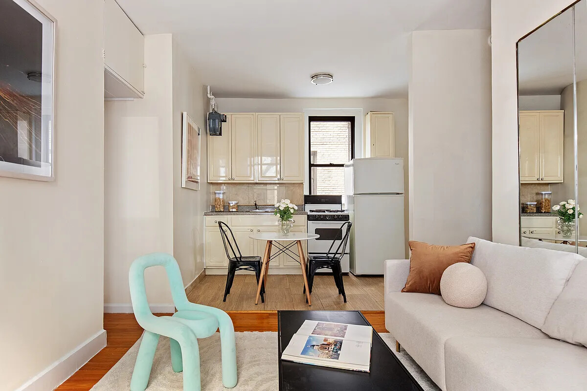 21-38 35th Street 1B Steinway-Ditmars Queens NY 11105