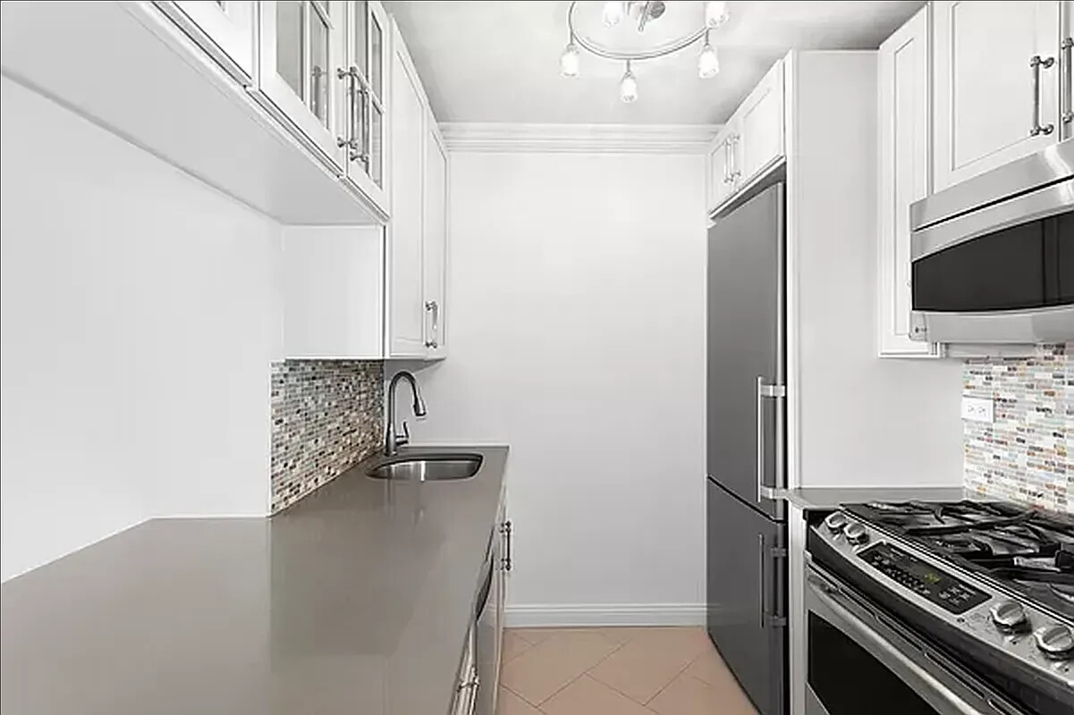 377 Rector Place 4L Battery Park City New York NY 10280