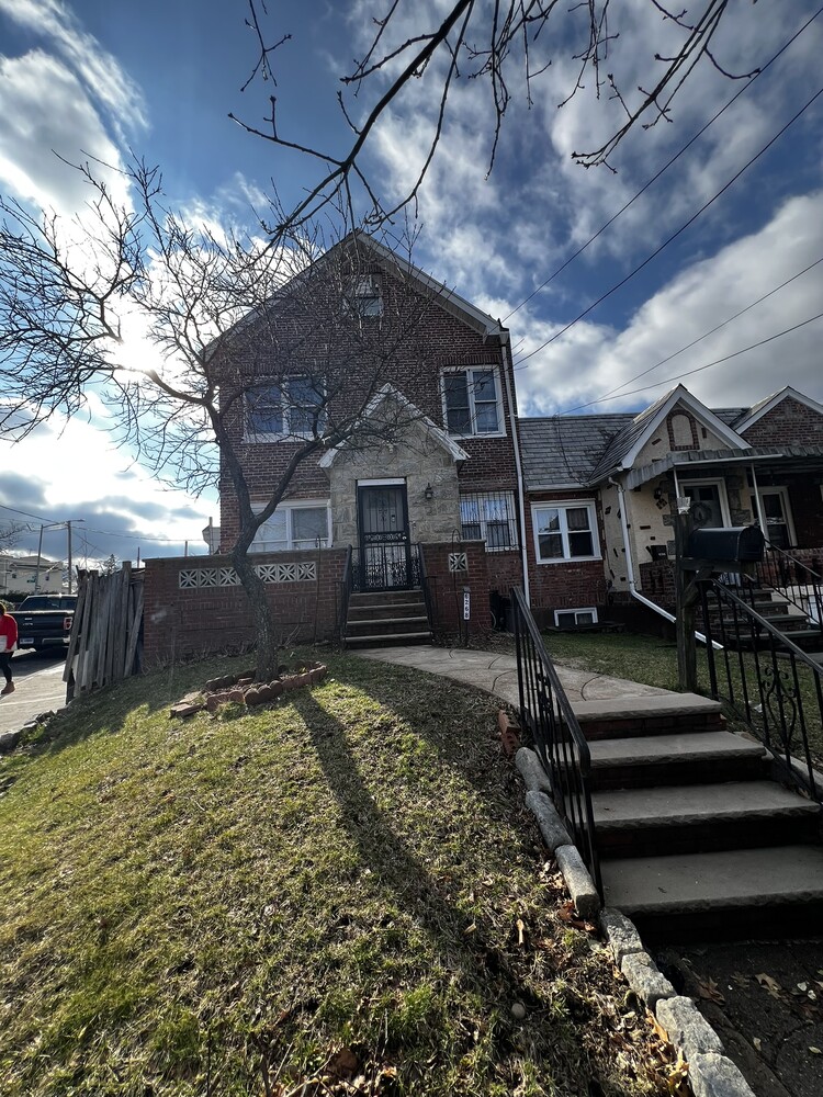62-68 60th Avenue Maspeth Queens NY 11378