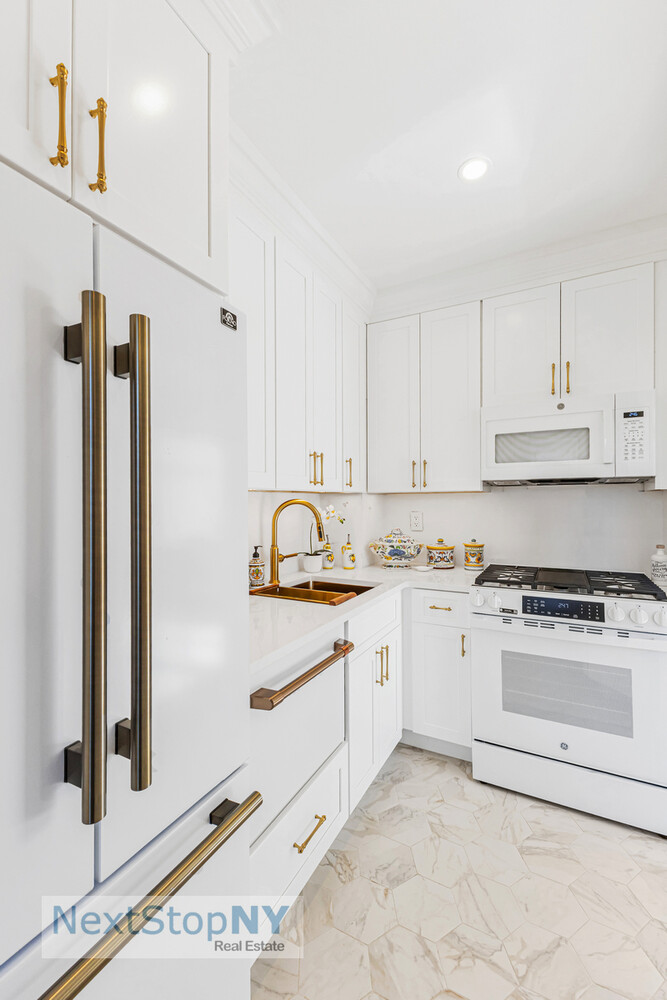 188 East 64th Street 1702 Upper East Side New York NY 10065