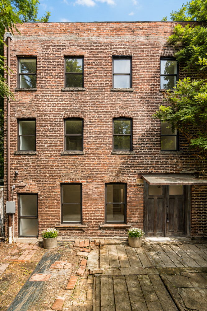 197 Bainbridge Street CARRIAGE Stuyvesant Heights Brooklyn NY 11233
