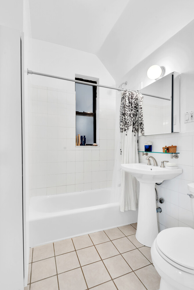 993 Amsterdam Avenue 4B Manhattan Valley New York NY 10025