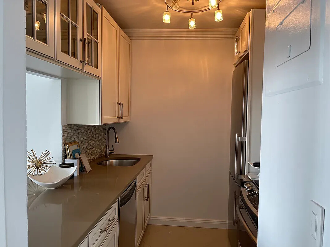 377 Rector Place 4L Battery Park City New York NY 10280