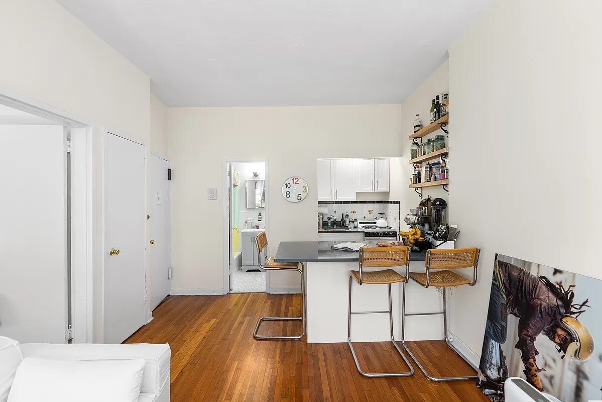 68 Perry Street 4F W. Greenwich Village New York NY 10014