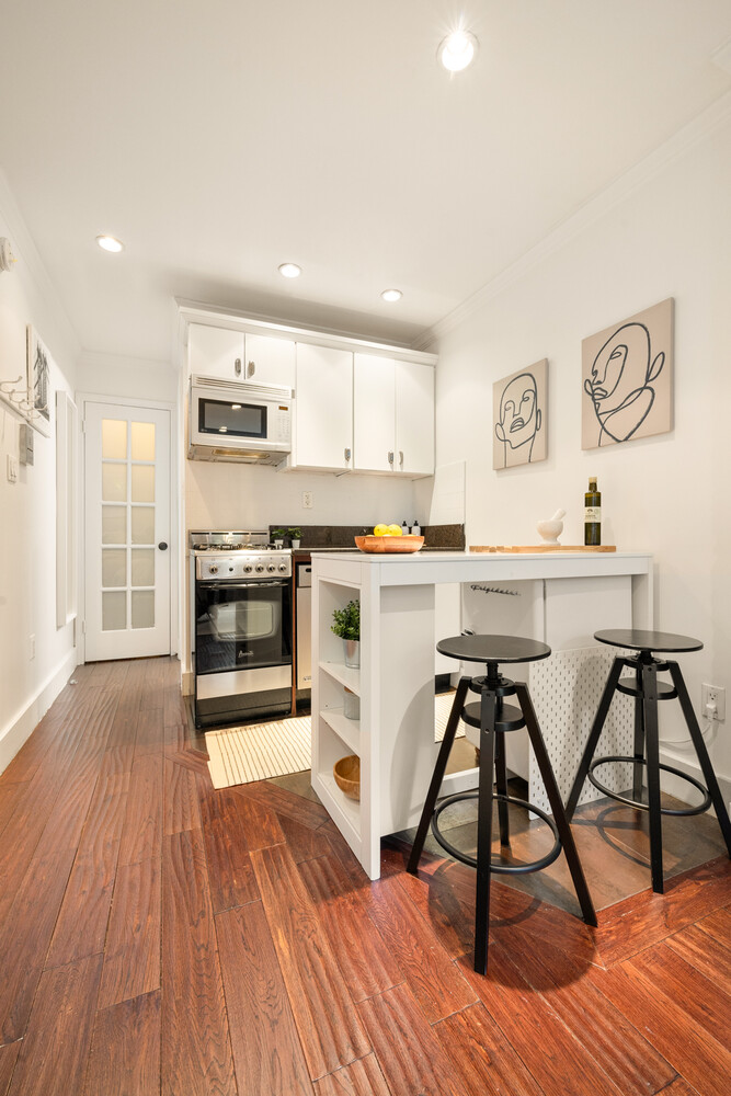 88 Horatio Street APT3B W. Greenwich Village New York NY 10014