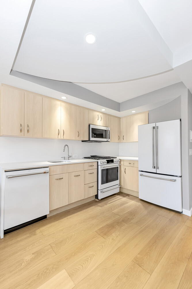 62-54 97th Place 9M Forest Hills Queens NY 11374