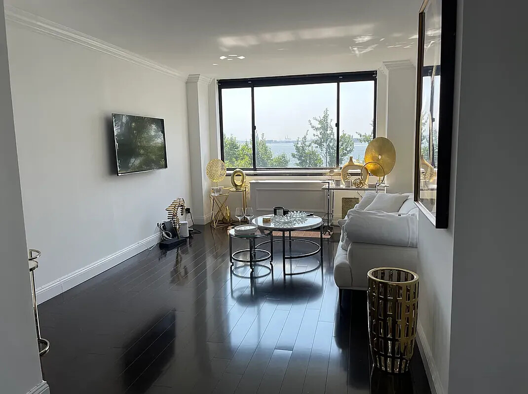 377 Rector Place 4L Battery Park City New York NY 10280