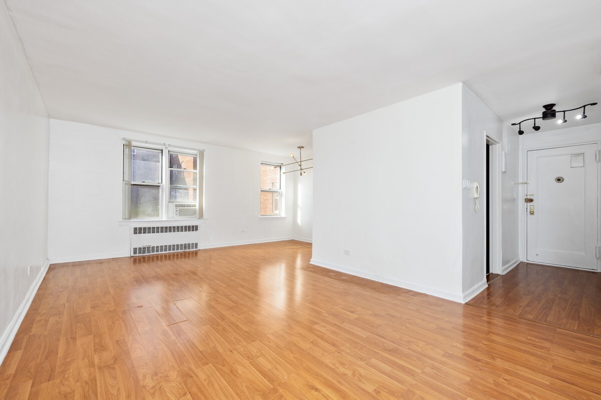 67-10 108th Street 4A Forest Hills Queens NY 11375