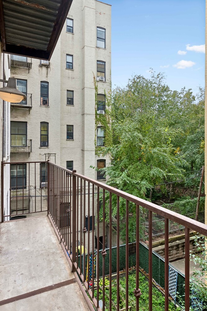 198 Roebling Street Williamsburg Brooklyn NY 11211