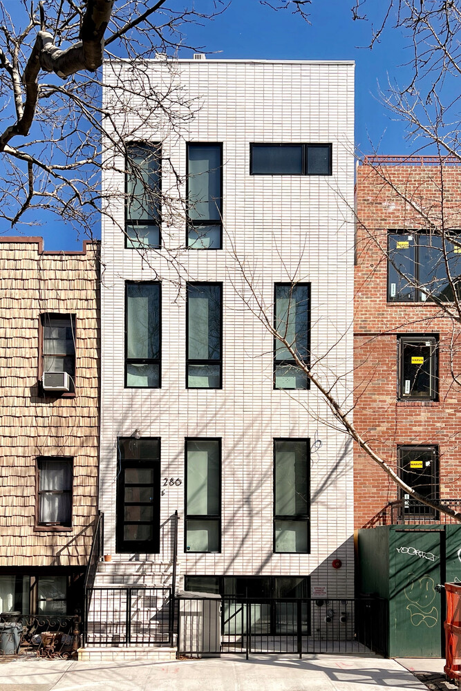286 Manhattan Avenue TH Williamsburg Brooklyn NY 11211