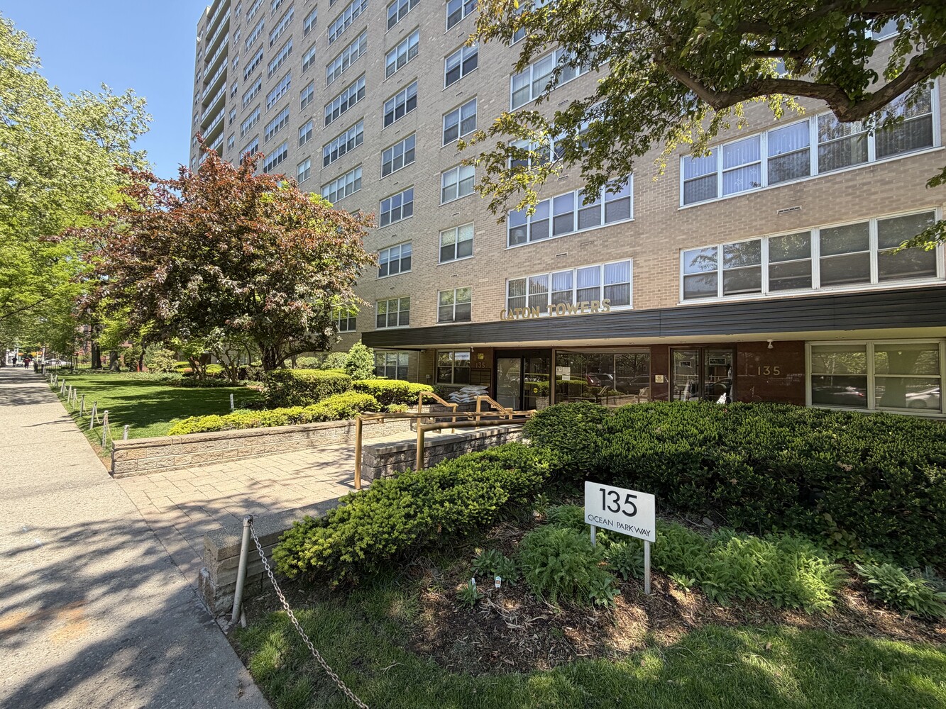 135 Ocean Parkway 6H Kensington Brooklyn NY 11218