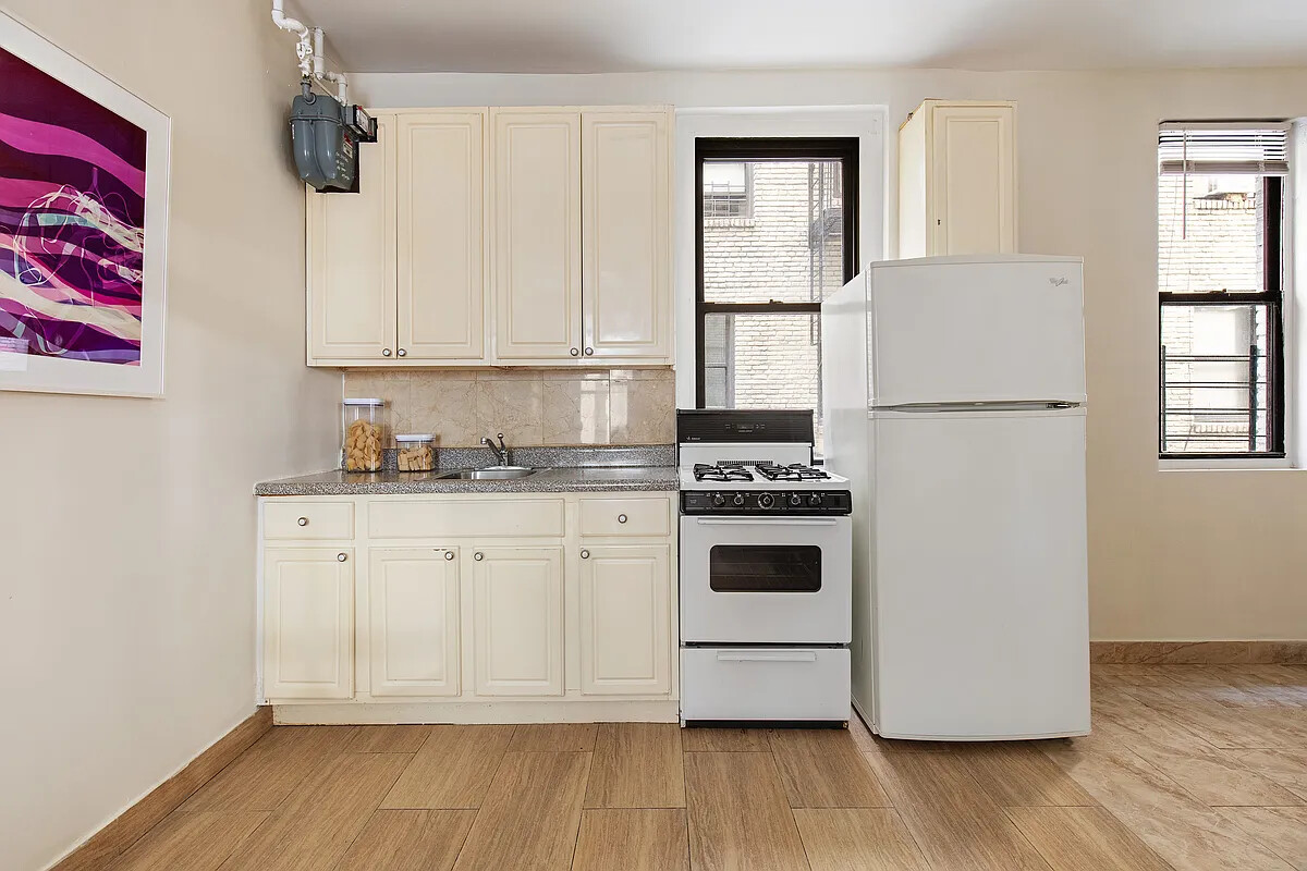 21-38 35th Street 1B Steinway-Ditmars Queens NY 11105