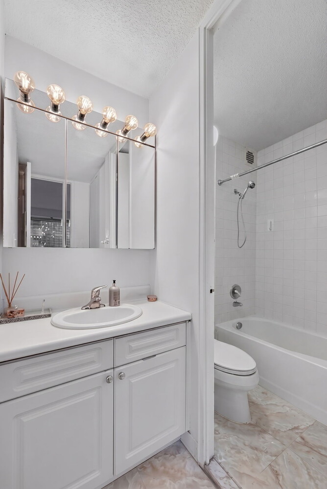 300 East 40th Street 9G Murray Hill New York NY 10016