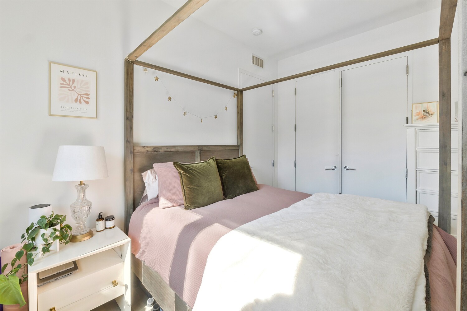 416 West 52nd Street 514 Clinton New York NY 10019