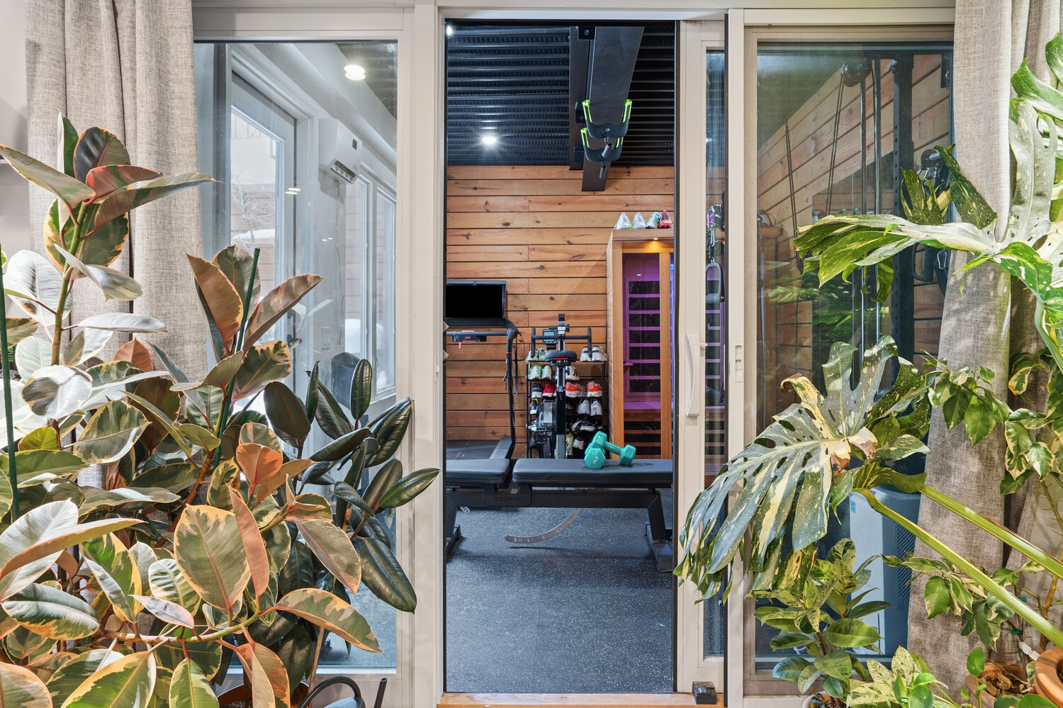 11 Conselyea Street 1B Williamsburg Brooklyn NY 11211