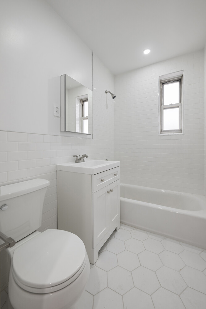 39-30 52nd Street 5B Sunnyside Gardens Queens NY 11377