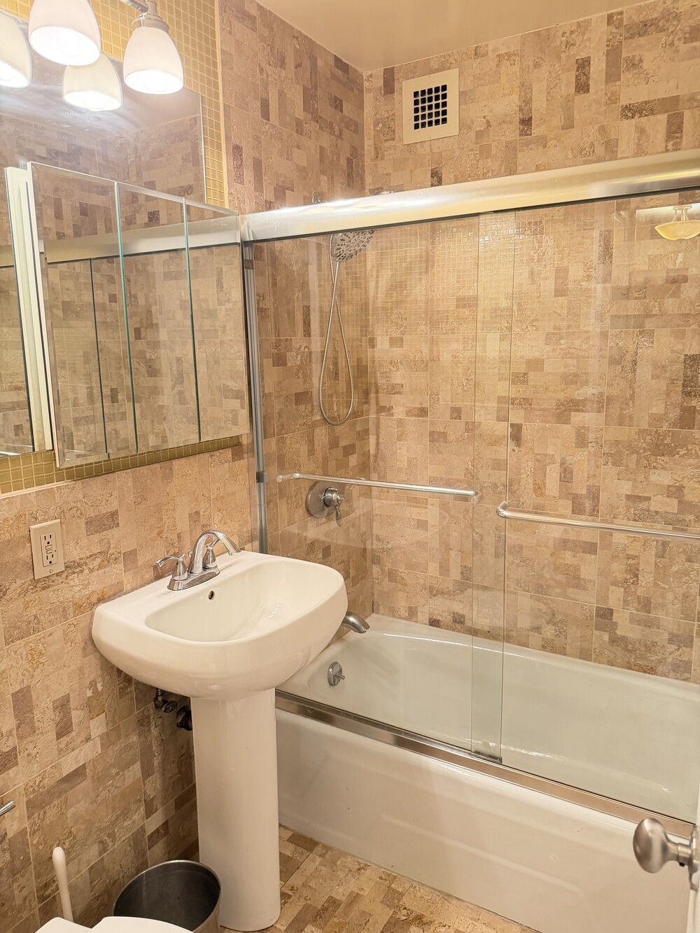 135 Ocean Parkway 6H Kensington Brooklyn NY 11218