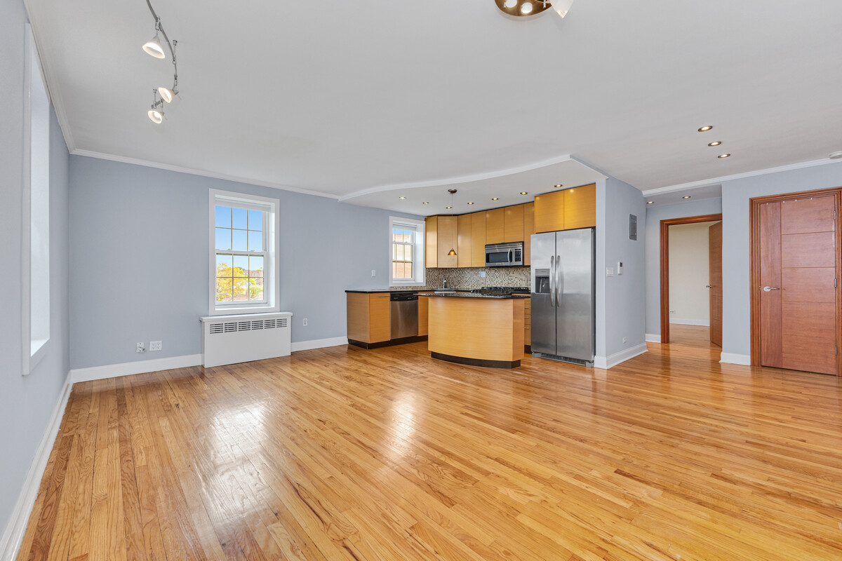 139-09 84th Drive 605 Briarwood Queens NY 11435