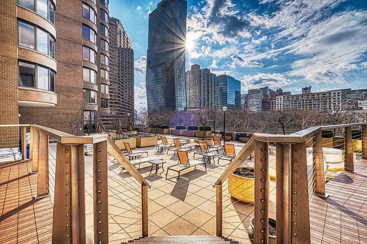330 East 38th Street Murray Hill New York NY 10016