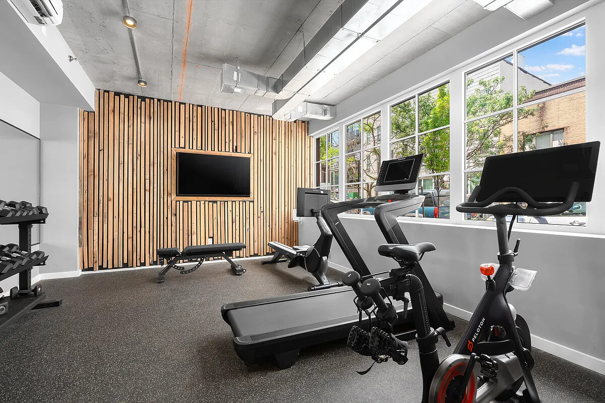 186 Huron Street 3B Greenpoint Brooklyn NY 11222
