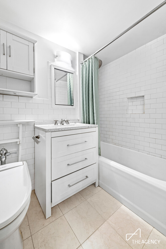 25 West 54th Street 10B Midtown West New York NY 10019